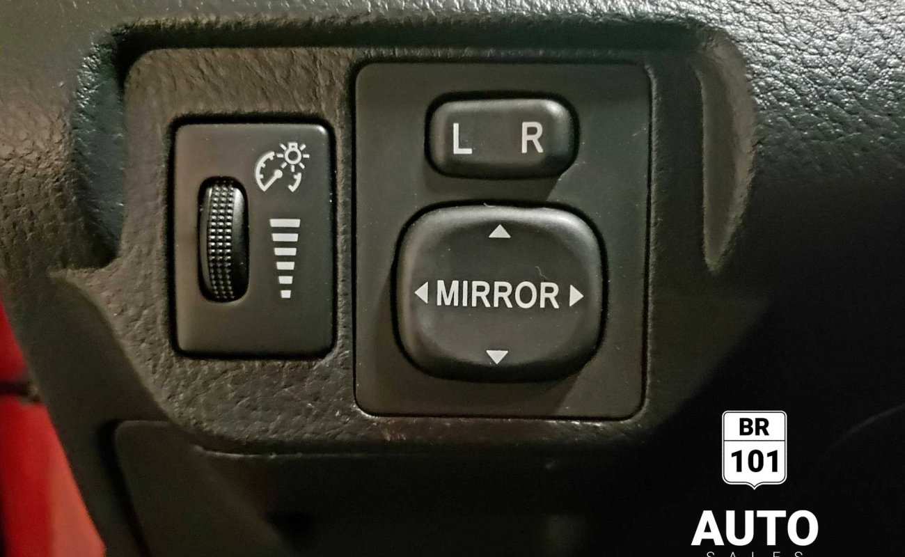 BR101_toyota_yaris_2008_6792caa684bb9_690990.jpg